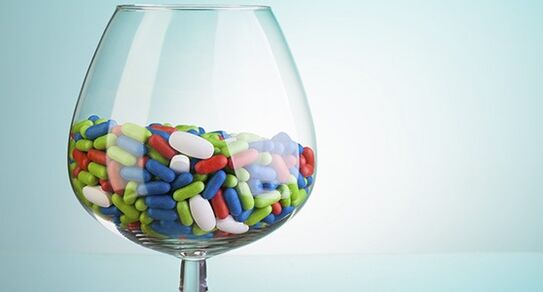 Studies on the compatibility of antibiotics and alcohol