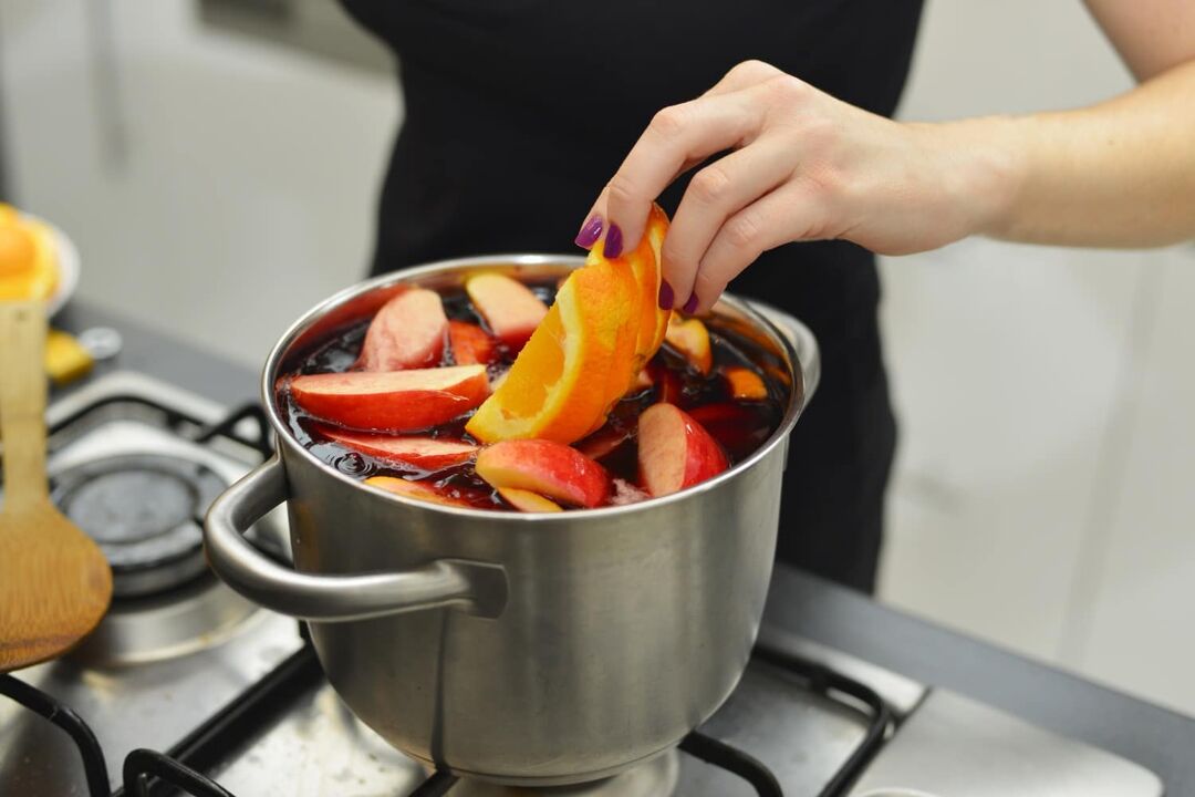 Mulled wine and its use for a cold