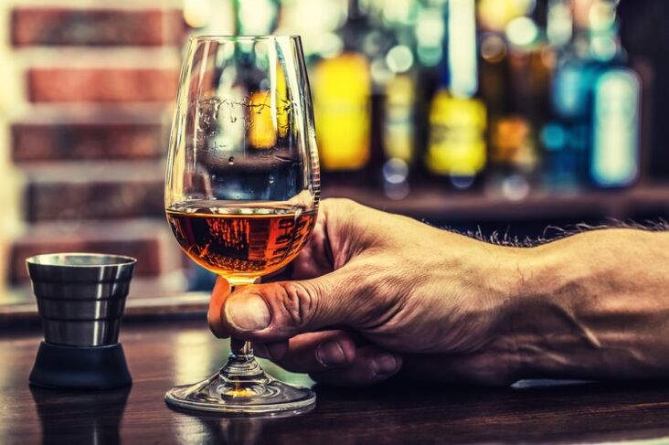 a glass of cognac, how to stop drinking